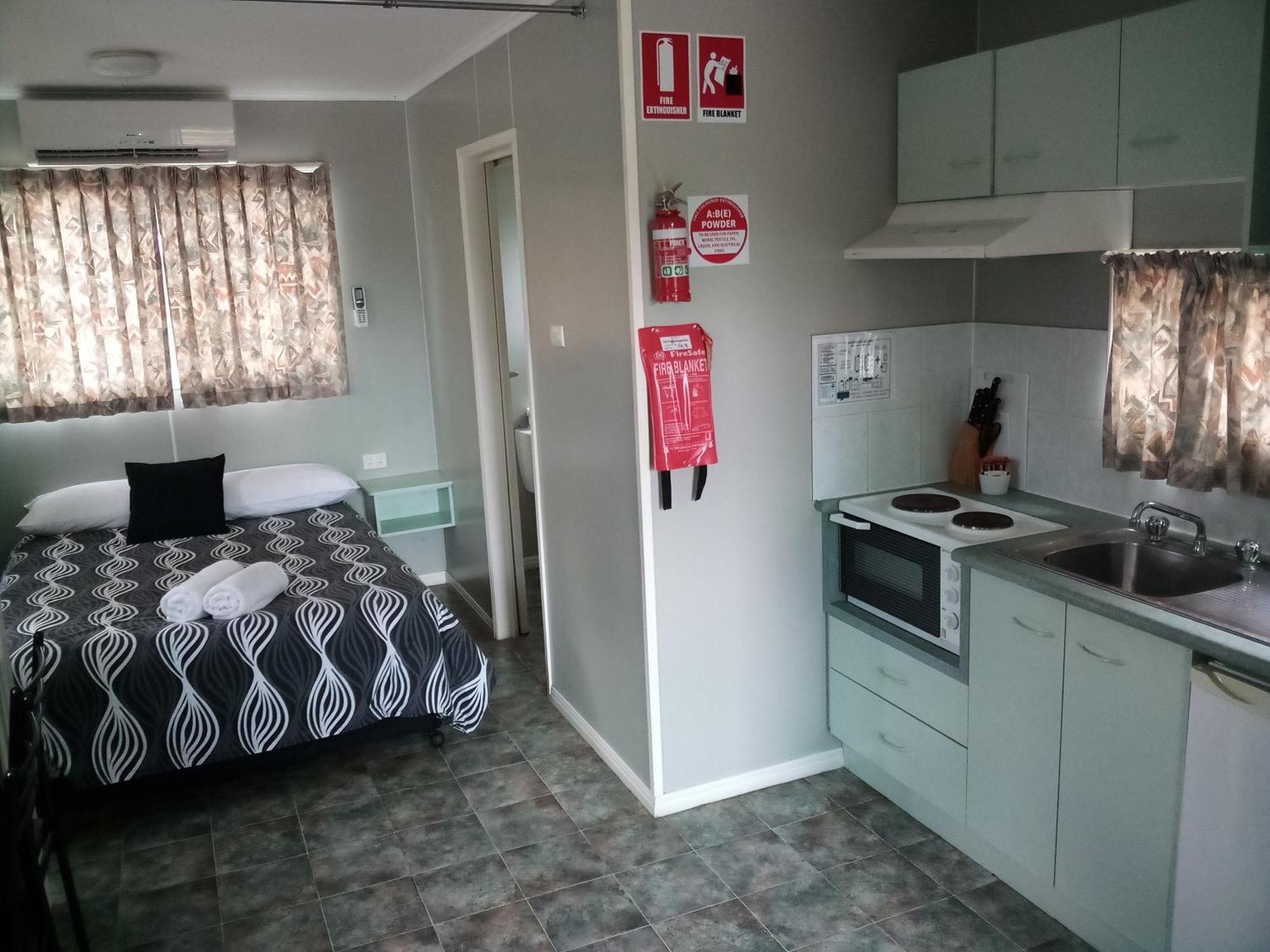 Bushchooks Travellers Village Bororen Номер фото